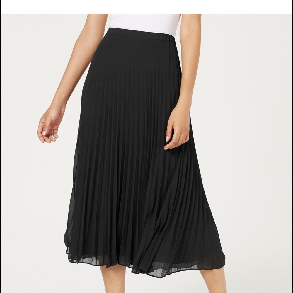 Anne Klein Skirt. Black. Size small